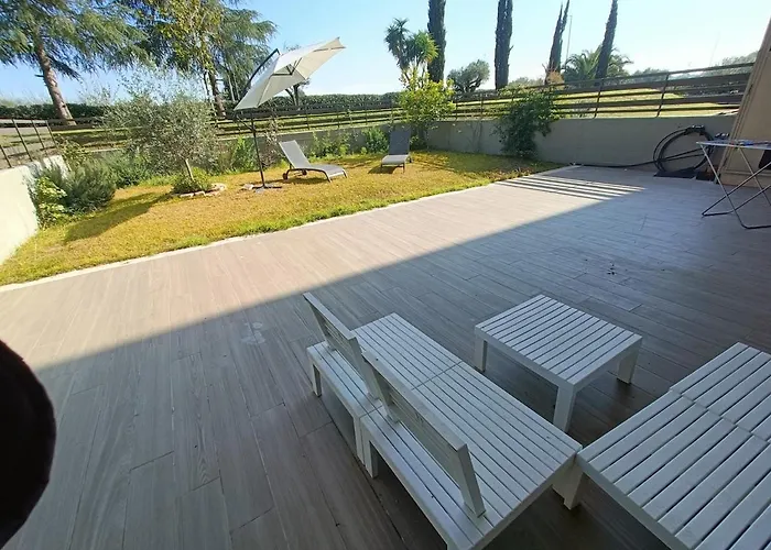 Roberta And Luca Cozy With Garden, Terrace And Pool Apartment Rom